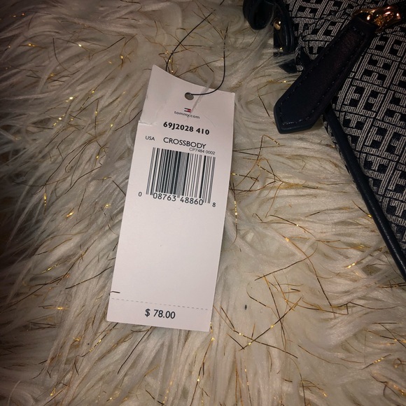 Tommy Hilfiger Crossbody - Picture 4 of 8